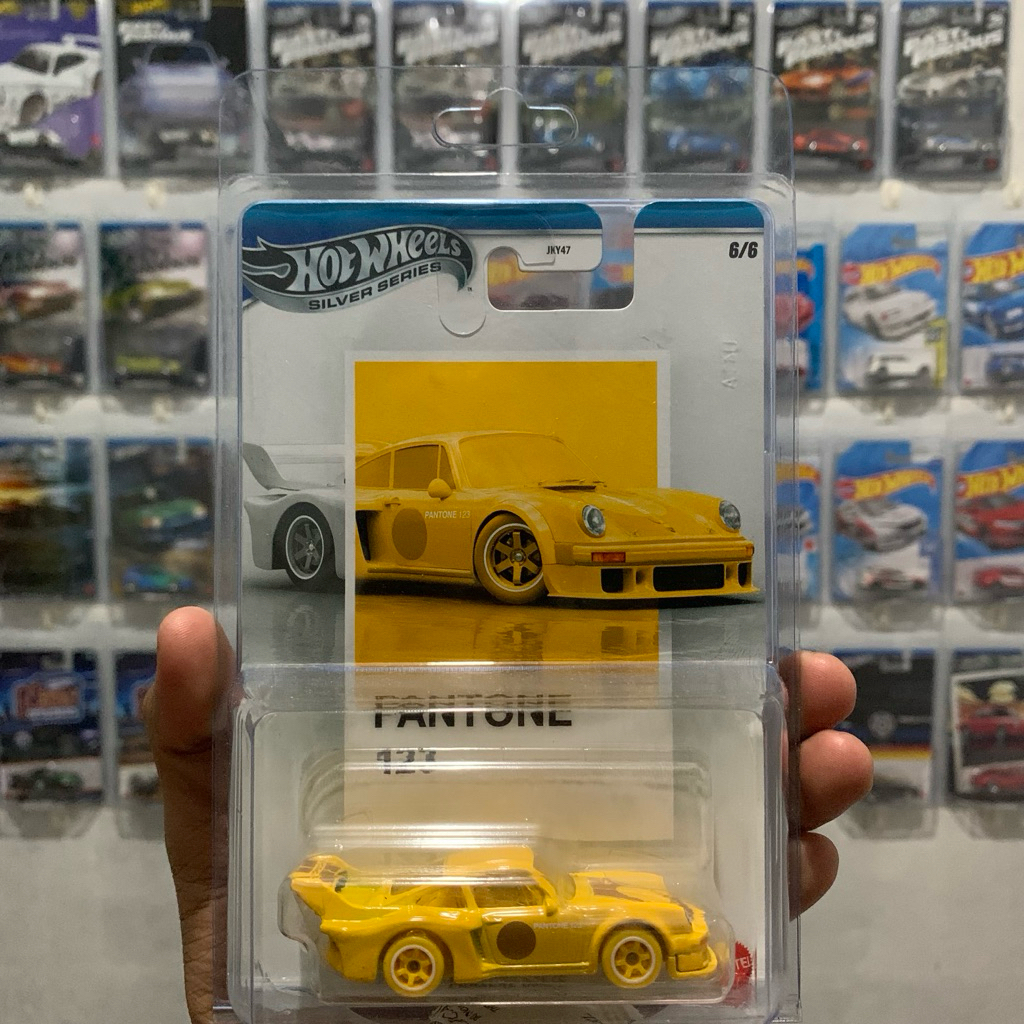 PORSCHE 934/5 PANTONE