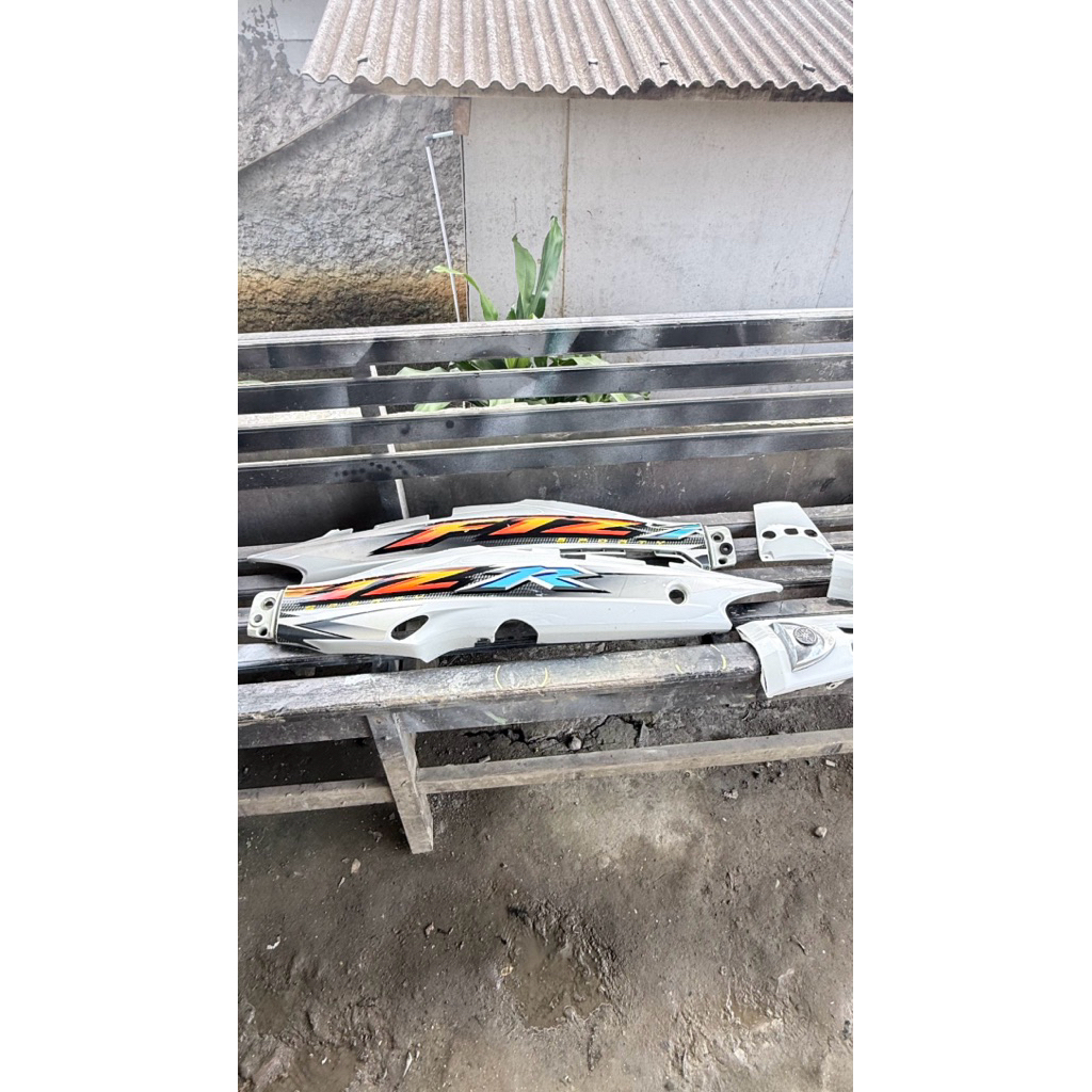 body fizr ori cat ori striping ori bawaan motor