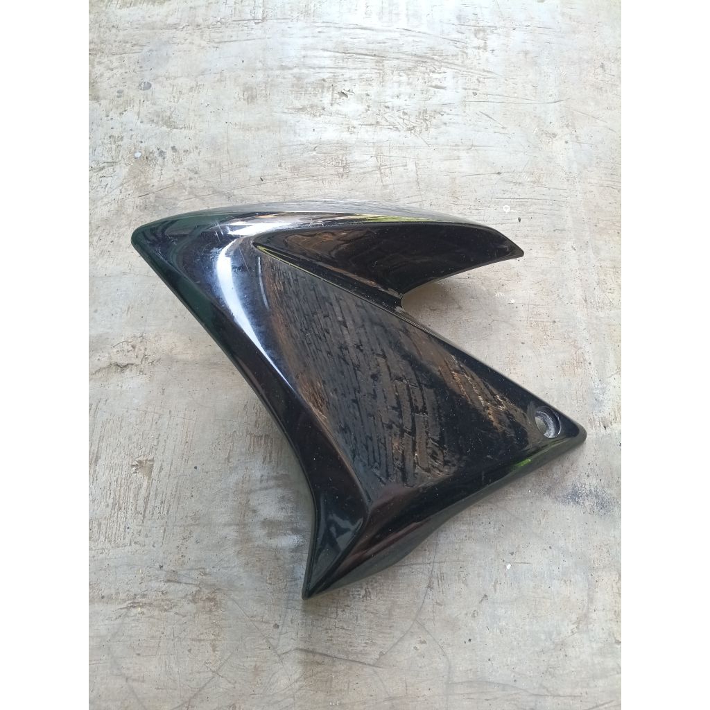 Cover sayap tangki Yamaha vixion old sebelah kiri original 2nd lepasan motor