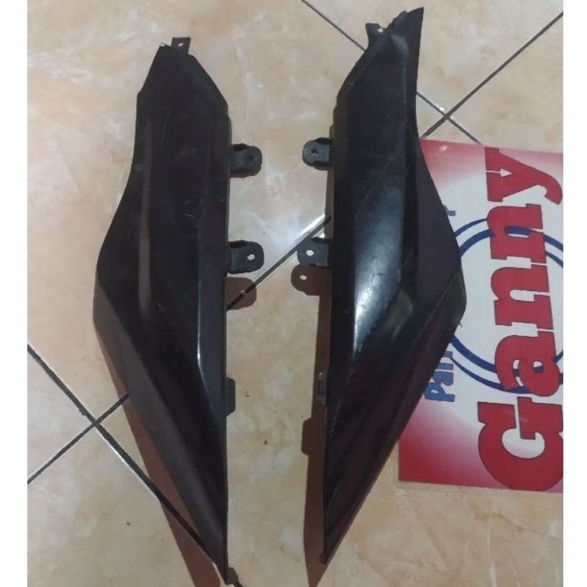 COVER SAMBUNGAN BODI BODY TUTUP AKI SHOGUN 125 SP FL ROBOT ORIGINAL