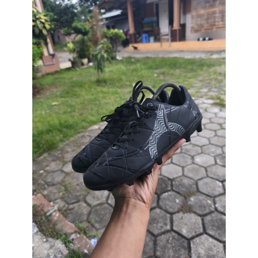 sepatu bola ortuseight size 41 second bagus