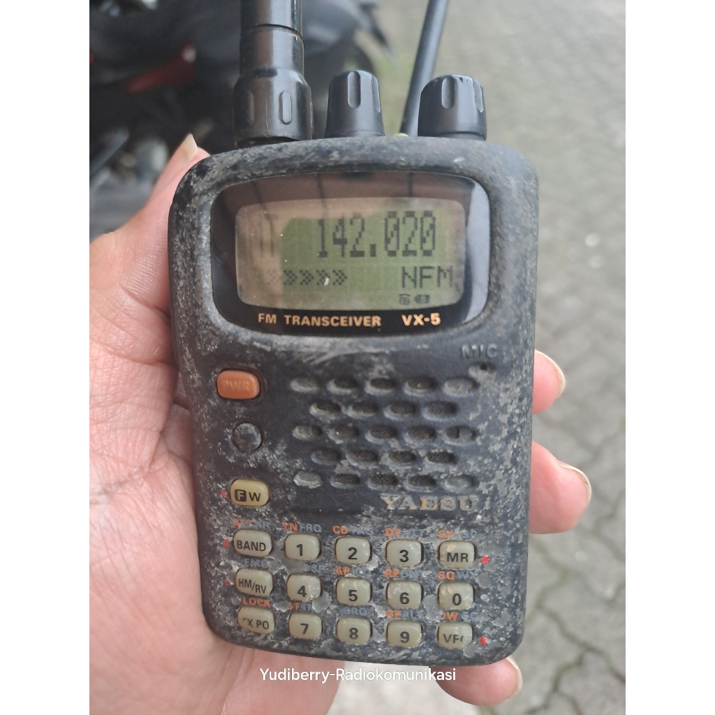 RADIO ALL BAND YAESU VX-5 SECOND YAESU VX5 COCOK DI KOLEKSI yaesu vx5 siap pakai dengar semua frekue