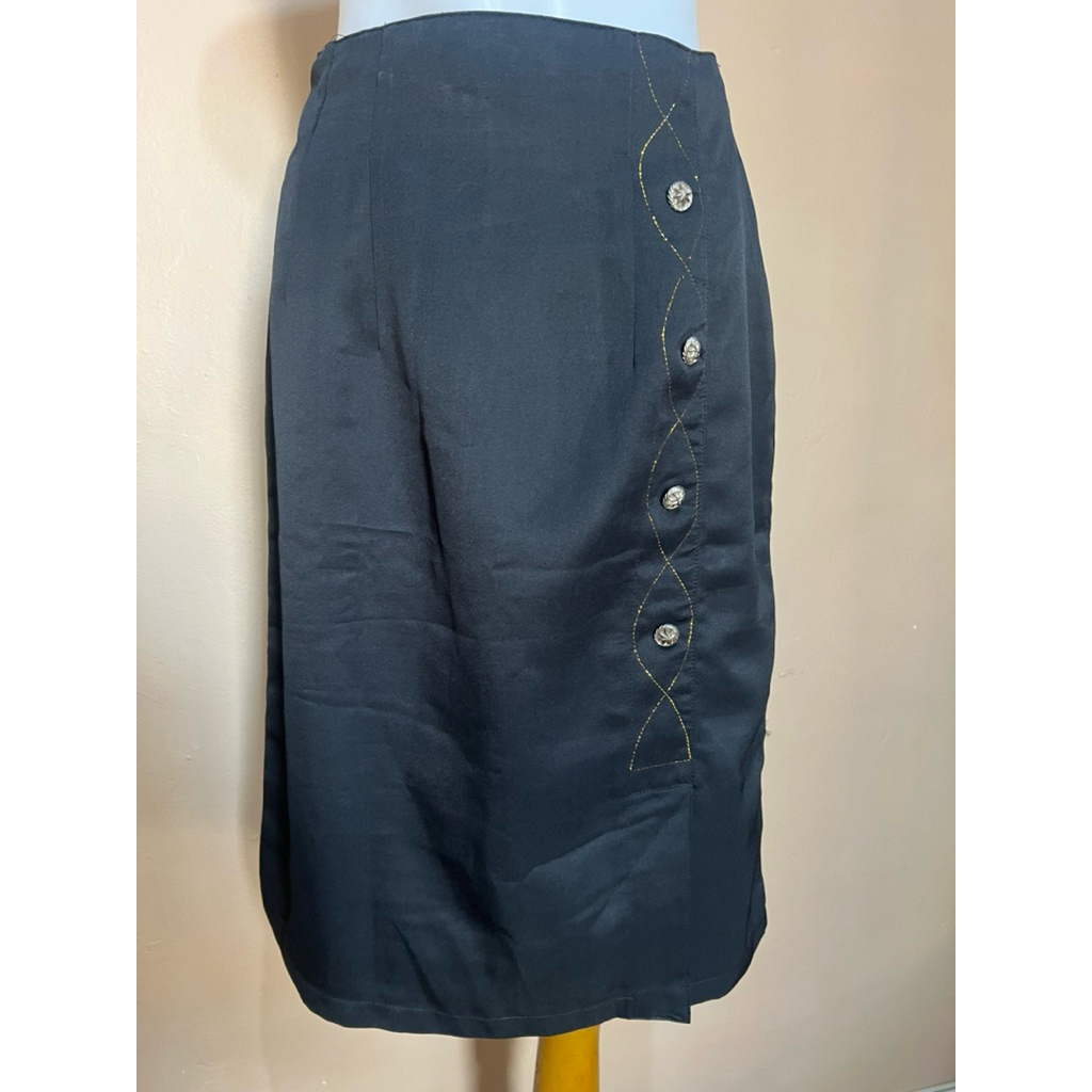 rok hitam satin silky furing midi pl