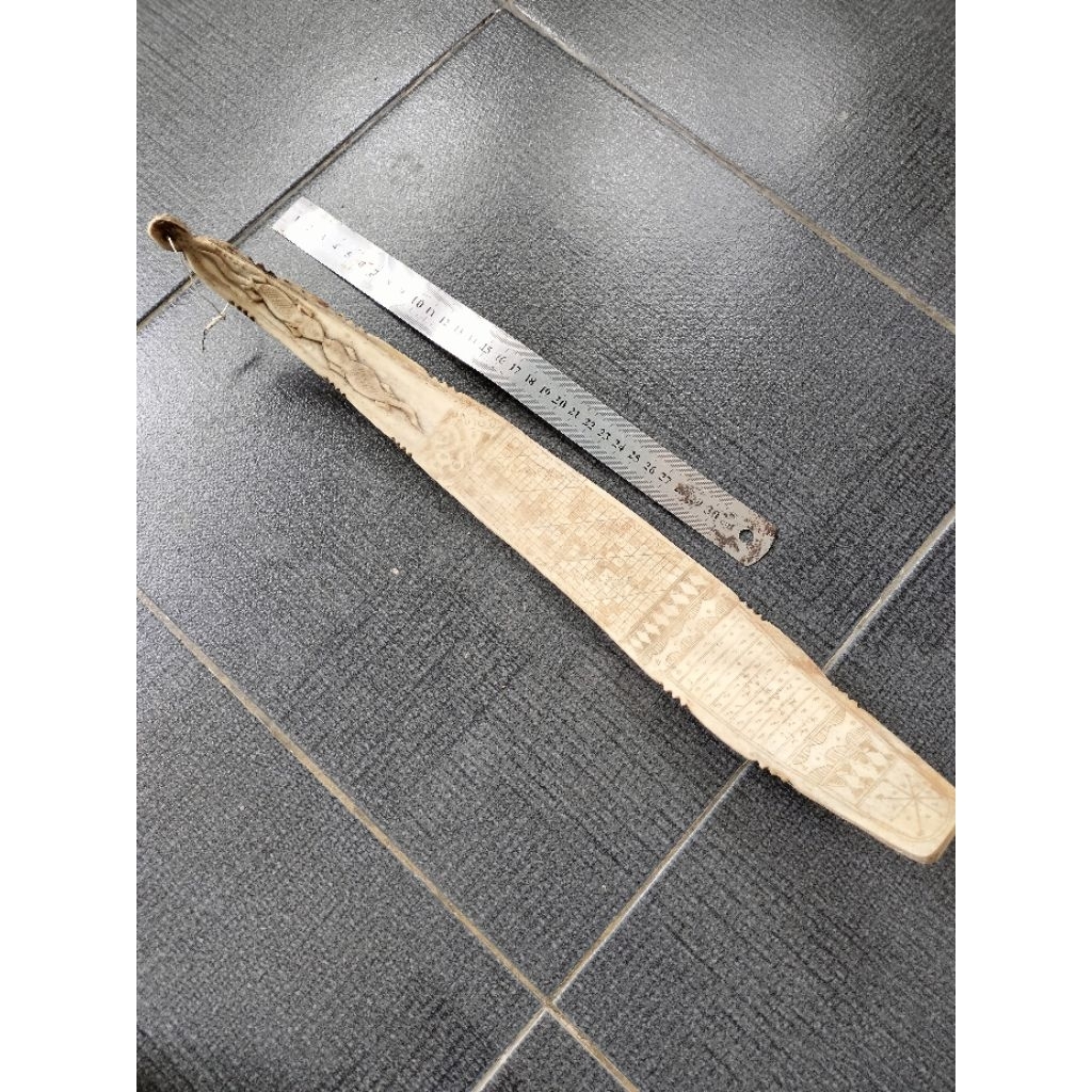 Kalender kuno Batak dari tulang kerbauu pjg45cman full ukiran