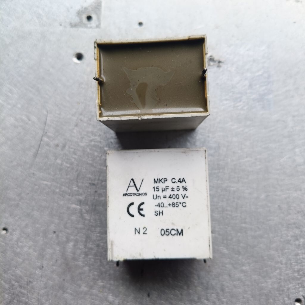 KAPASITOR ( 15UF 600V +400V )