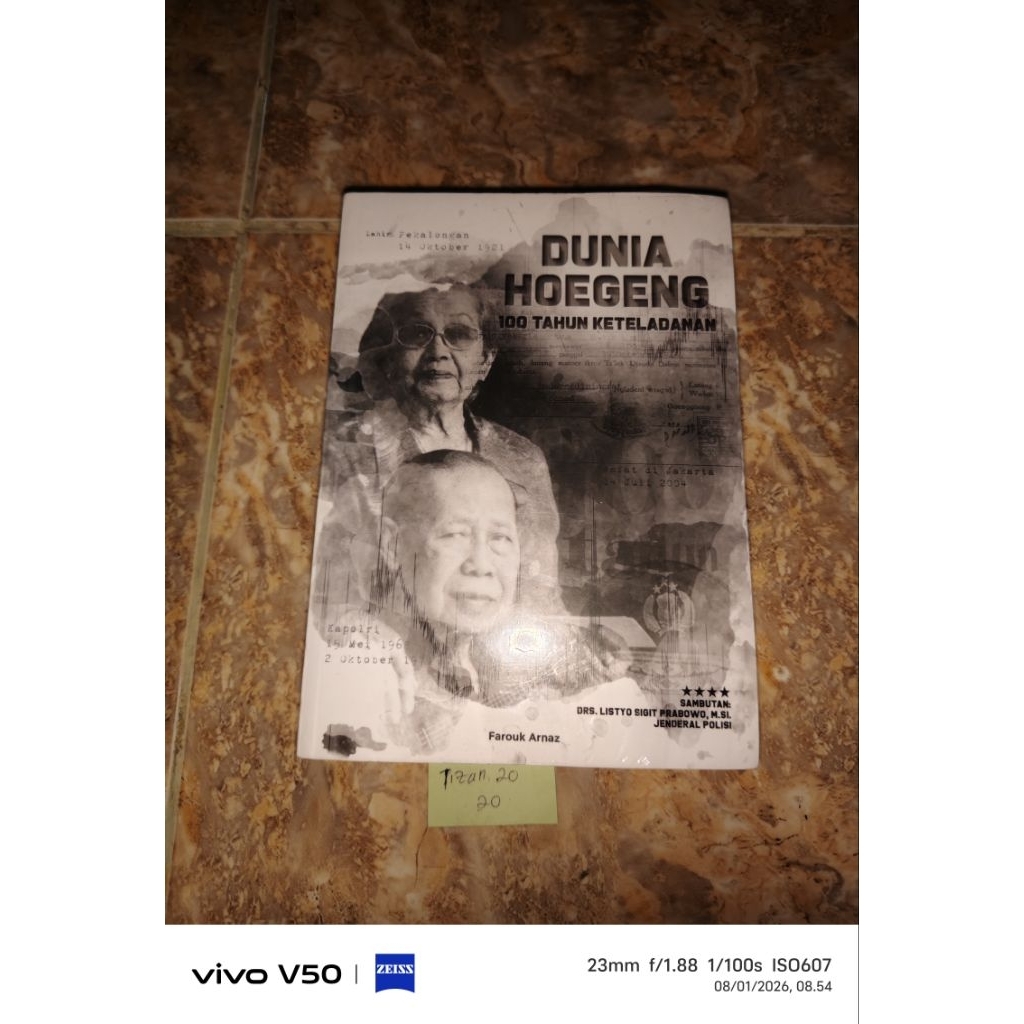 Buku Dunia Hoegeng 100 Tahun Keteladanan by Farouk