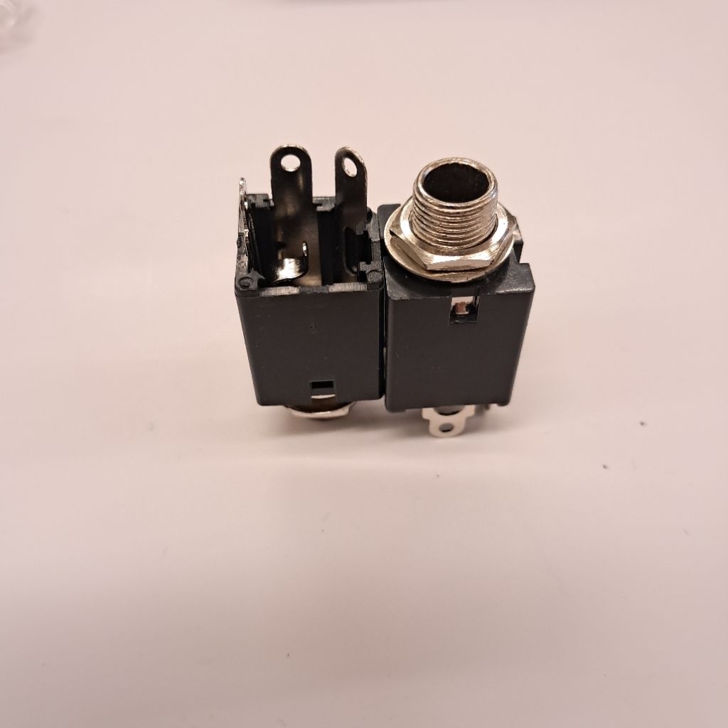 Round Jack Kotak / Round Jack Gitar Kotak / Jack Betina Gitar / Female Jack