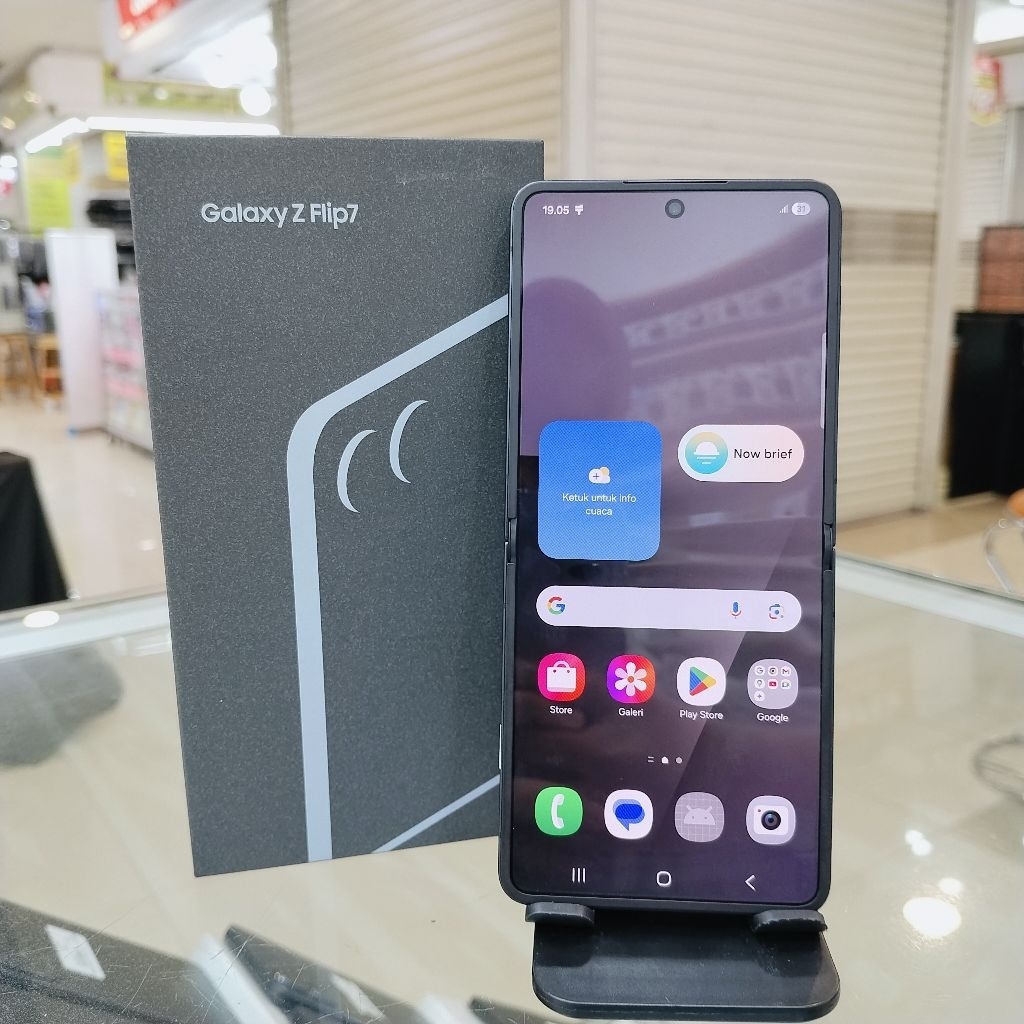 SAMSUNG Z FLIP 7 12/256 SAMSUNG ZFLIP 7 12/256 SAMSUNG Z FLIP7 SECOND BEKAS GARANSI PANJANG