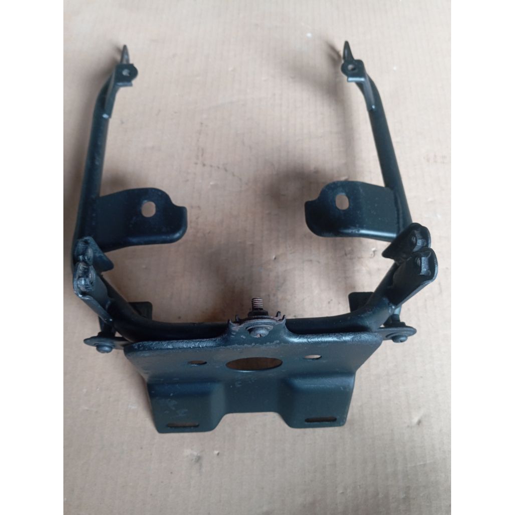 breket behel planger pangkon bodi belakang bawah jok yamaha rx spesial ori