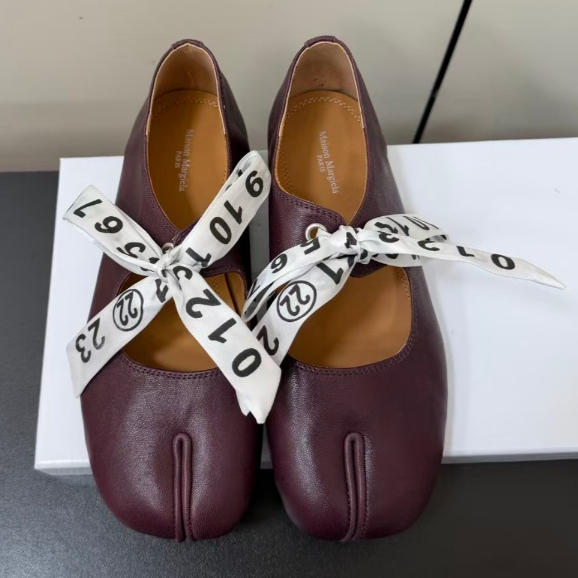 MM6 Tabi Split Toe Shoes Fashion Latest Mary Jane Single Shoes Women's Style