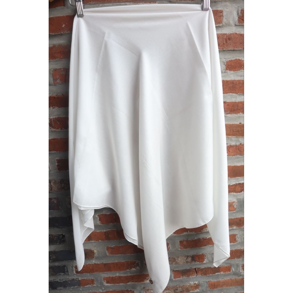 Preloved Deenay Polos Putih Tulang