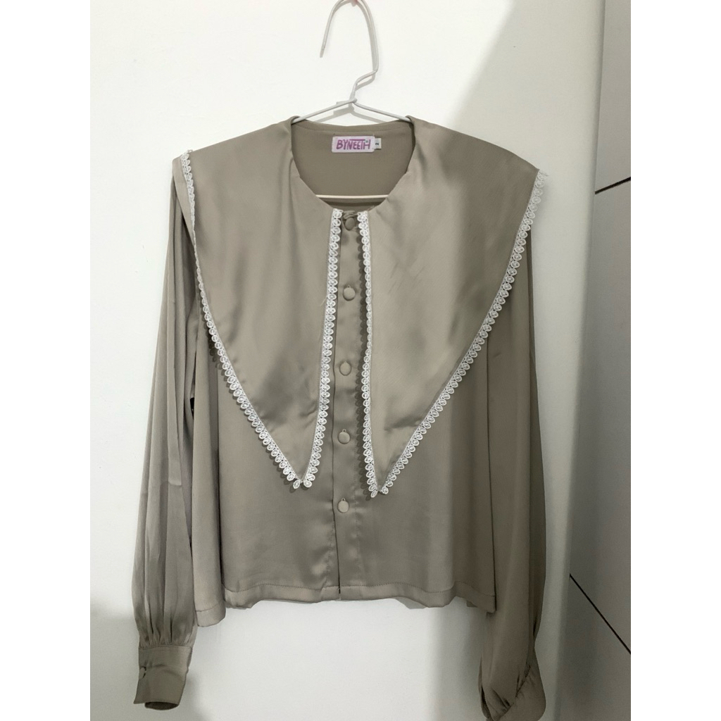 Preloved blouse byneeth