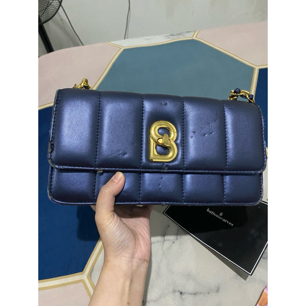 Preloved Buttonscarves Nora Twist Bag Navy Dongker Original Tas Selempang Asli Box Rantai Gold