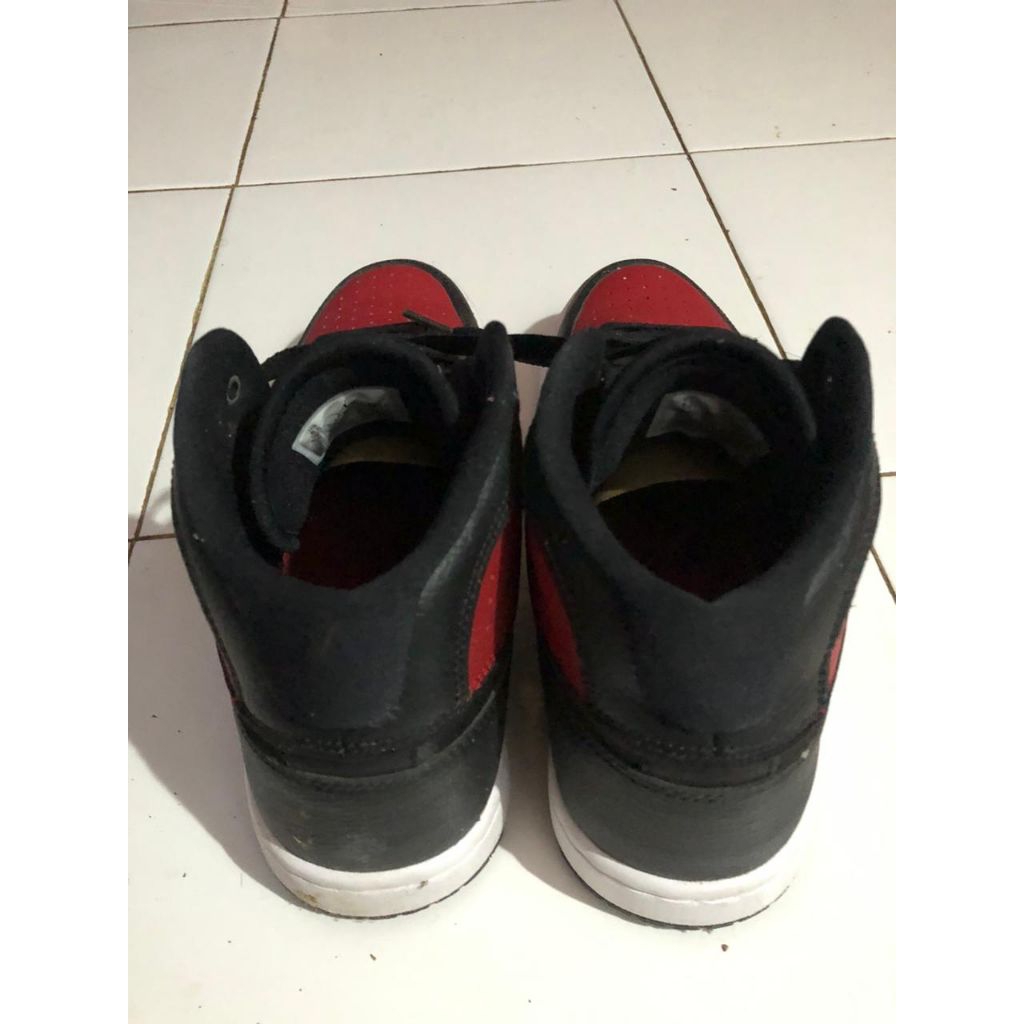 Nike Air Jordan Second Bekas Murah Access Retro Mid Black/ gym red-white