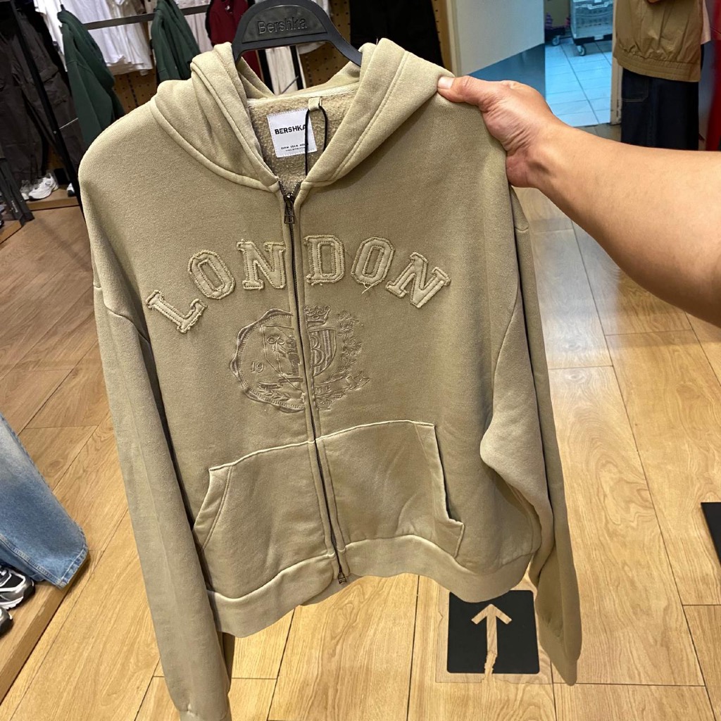 JASTIP. Hoodie Zipper Bershka (MAN)