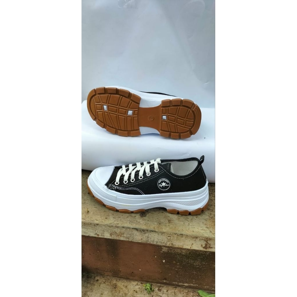 NB FASHION: PENDEK HITAM PUTIH TALI.SIZE 36-40 . SNEAKERS CEWE