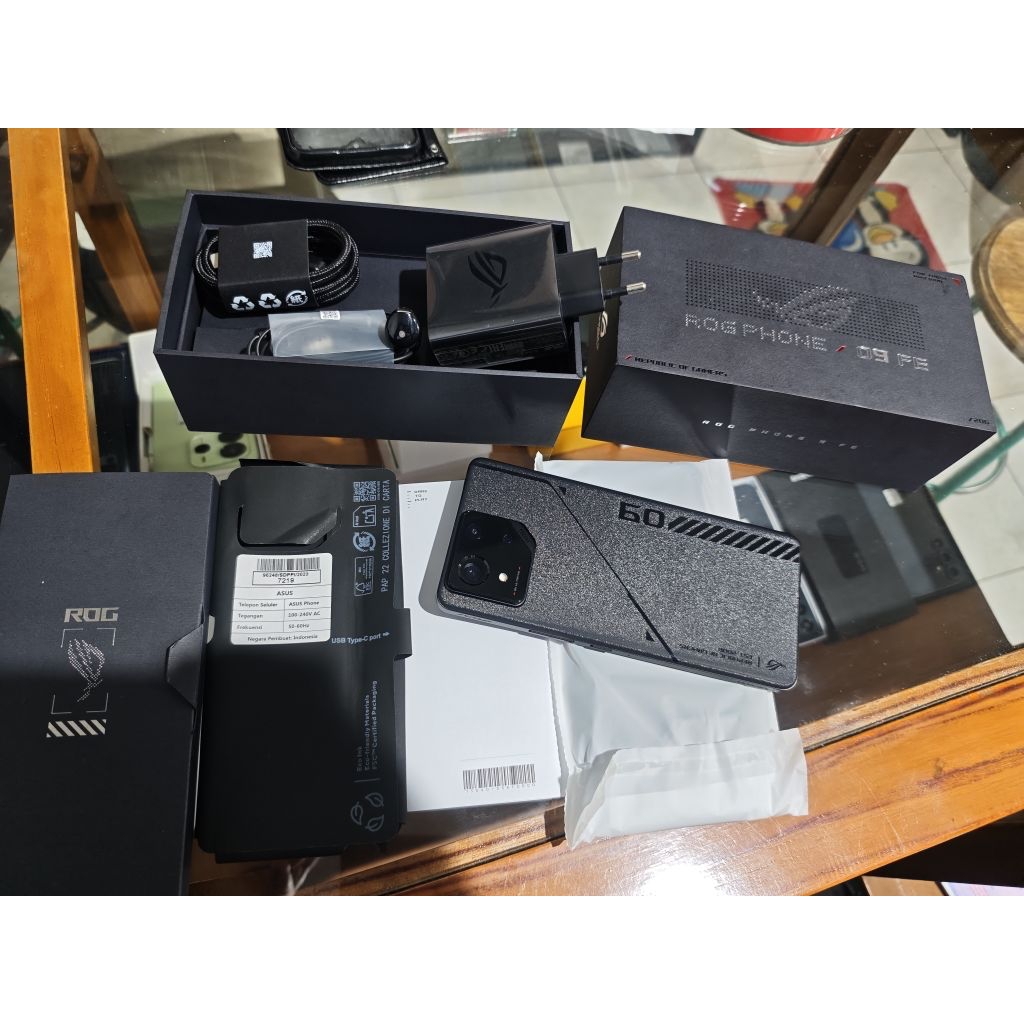 Asus Rog Phone 9 FE 12/512 second