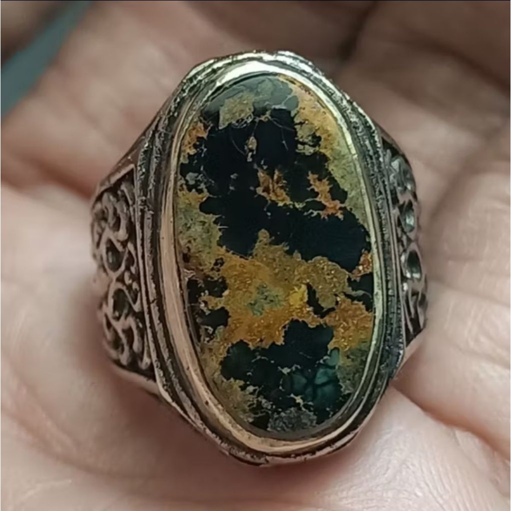 Pirus Persia Hitam Serat emas