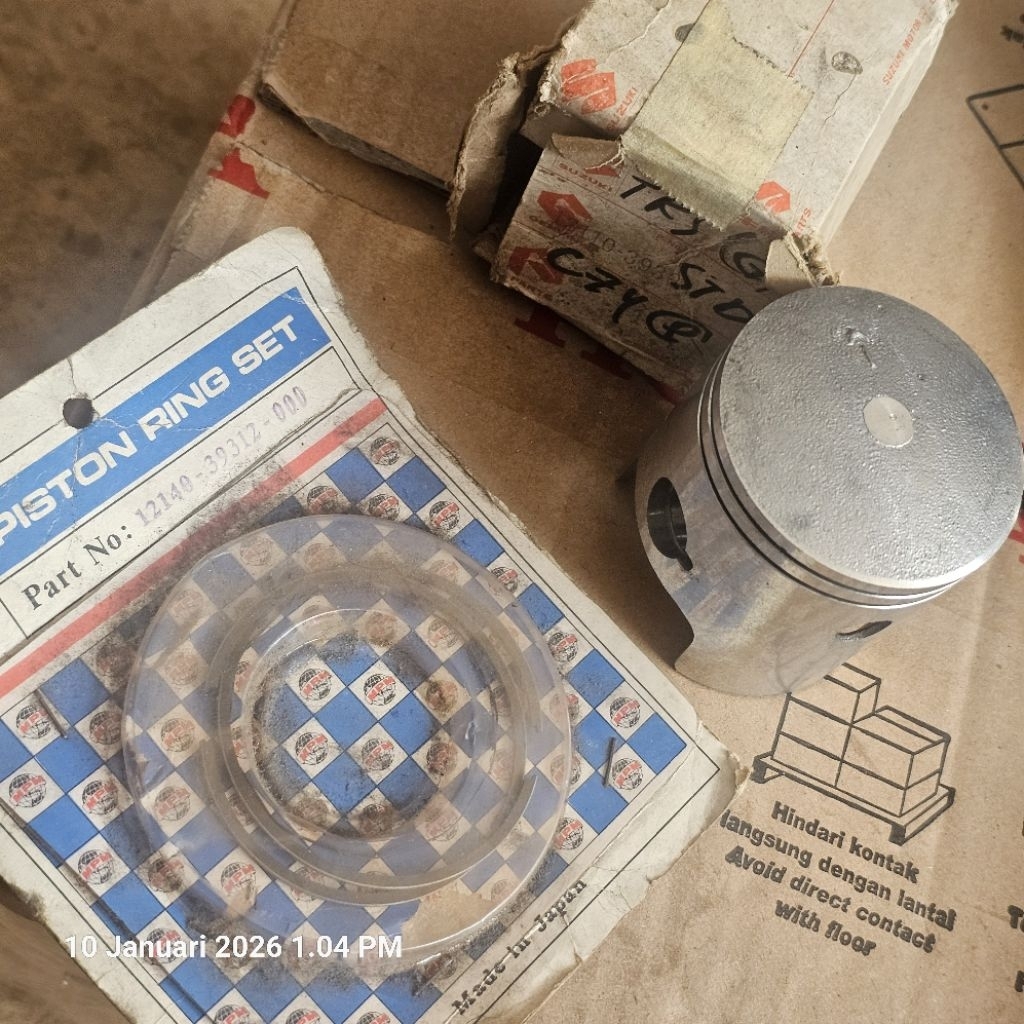 piston suzuki TRS std +Ring piston.nos