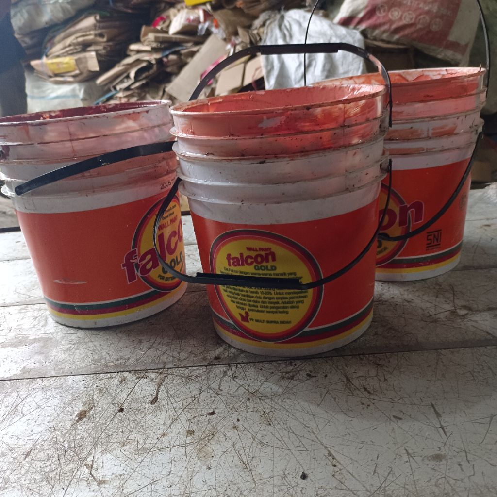 Ember Bekas Cat 5kg Untuk Pot Tanaman Dll, Kondisi kotor Ada BeKas Cat Tanpa Tutup