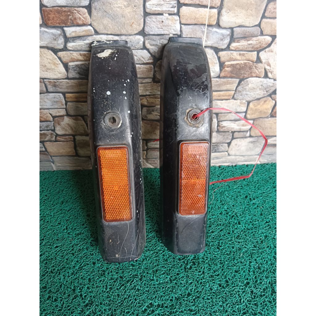 Tutup shock depan suzuki RC