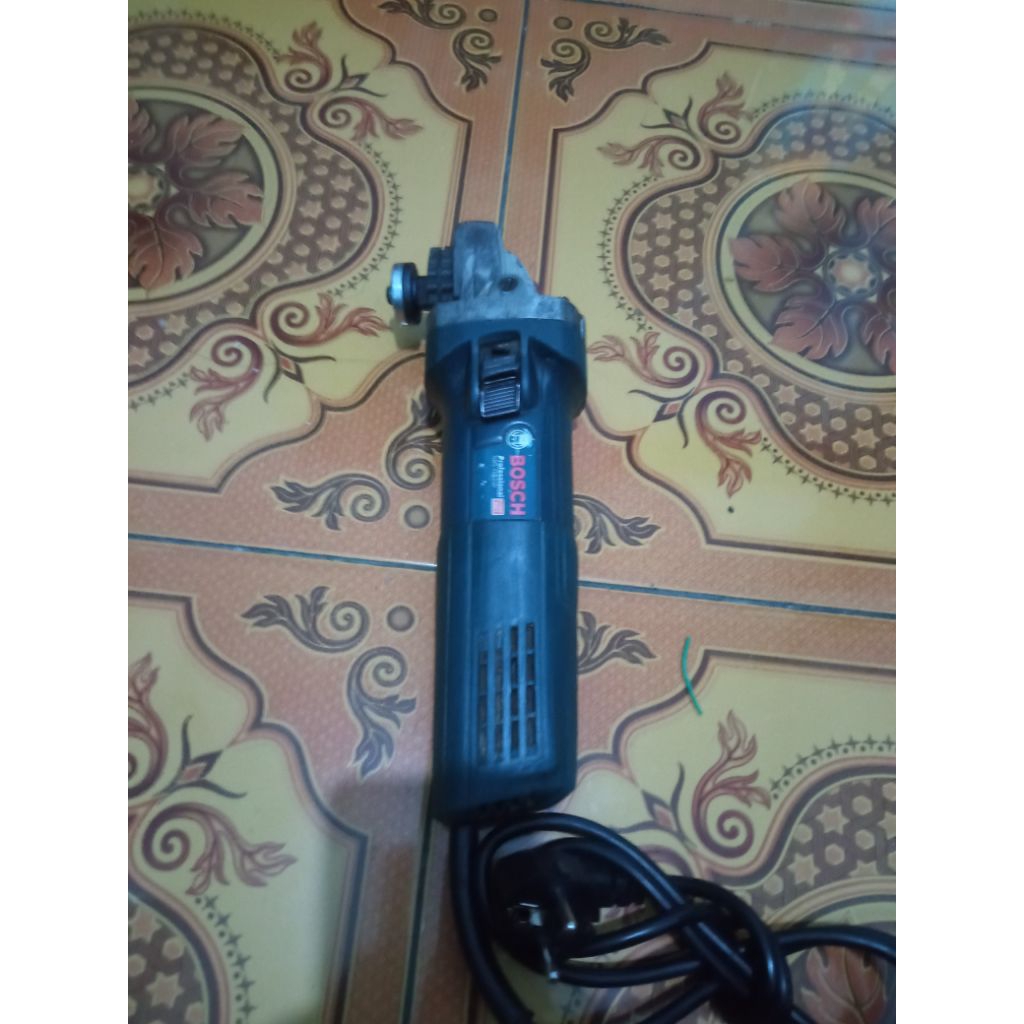 gerinda tangan merek Bosch type gws-750-100 kondisi second normal siap pakai