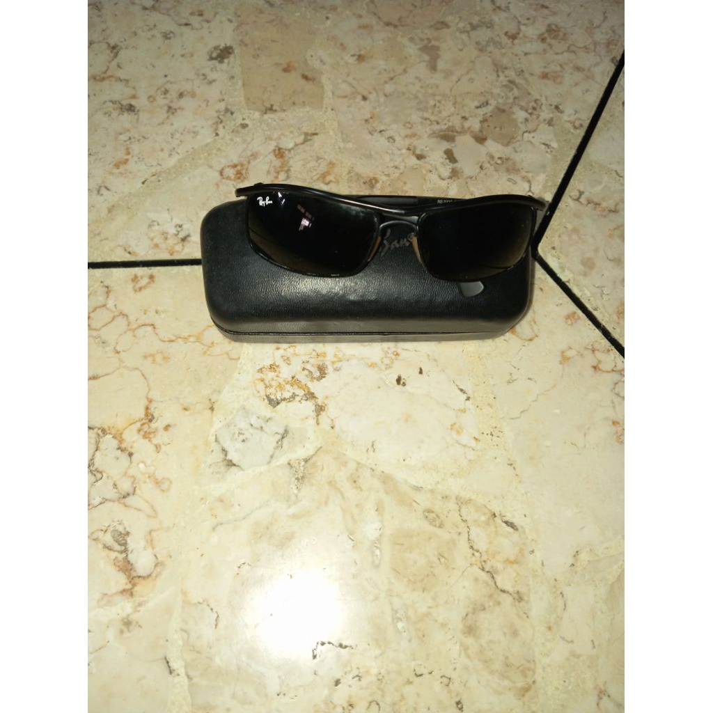 Kacamata Hitam Pria Merek Ray-Ban
