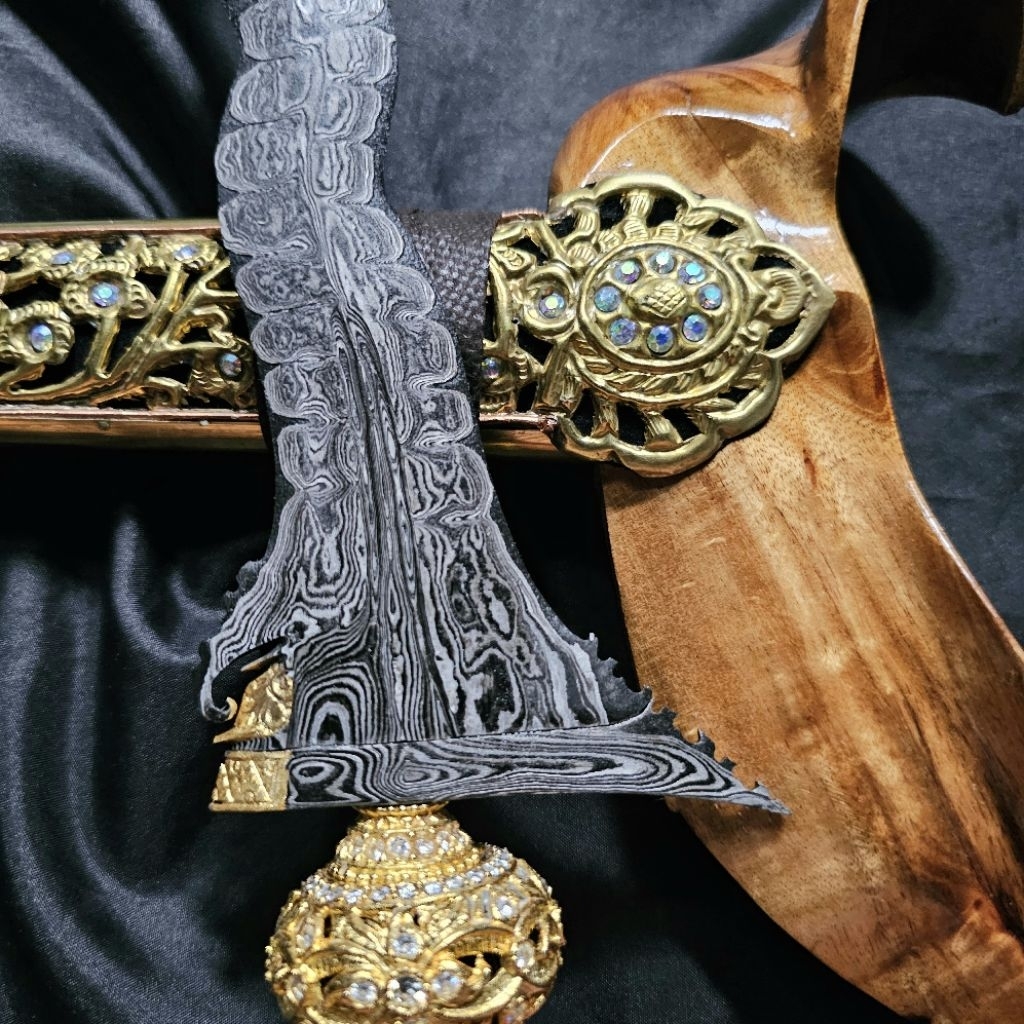 Keris Parungsari Luk 13 Kinatah EMAS Pamor Untu Walang