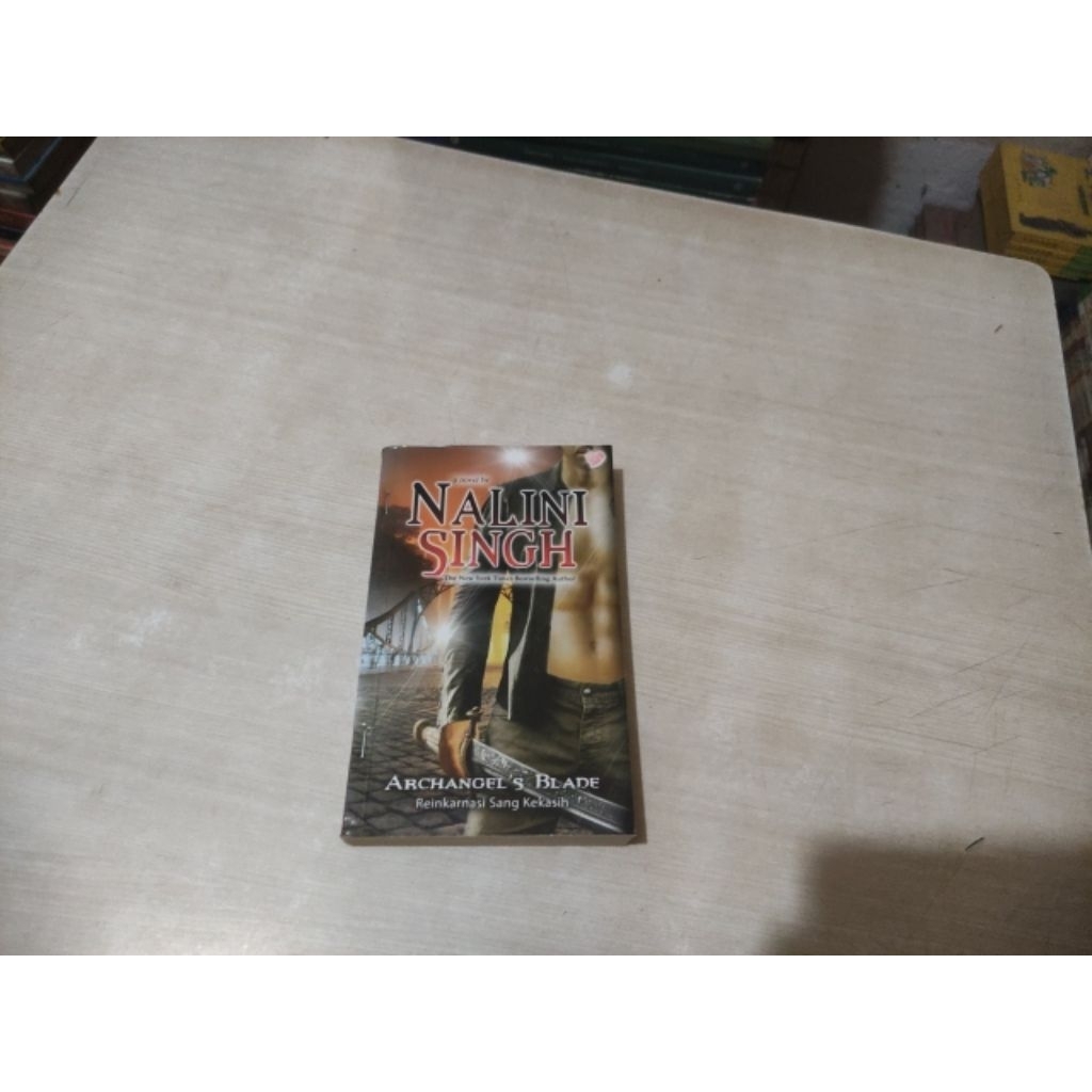 NALINI SINGH.  Reinkarnasi Sang Kekasih