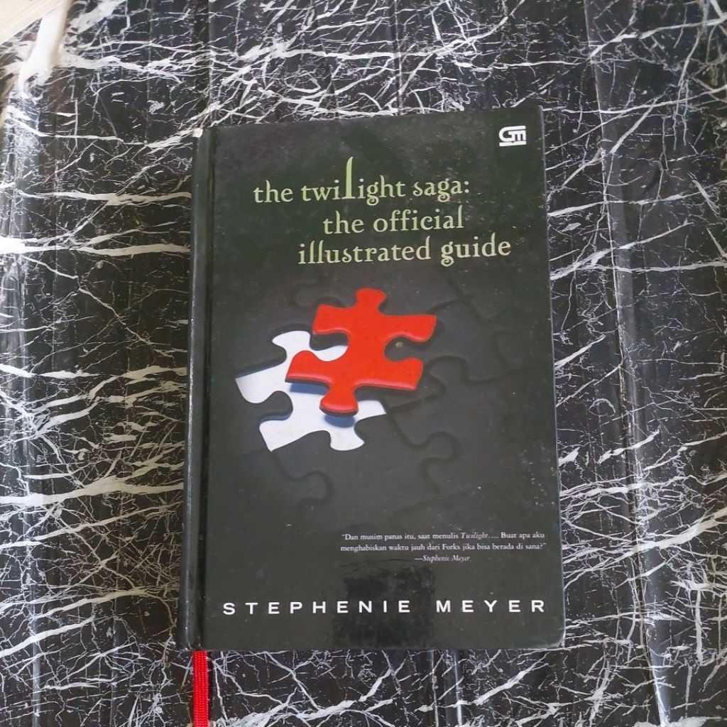 THE TWILIGHT SAGA : THE OFFICIAL ILLUSTRATED GUIDE