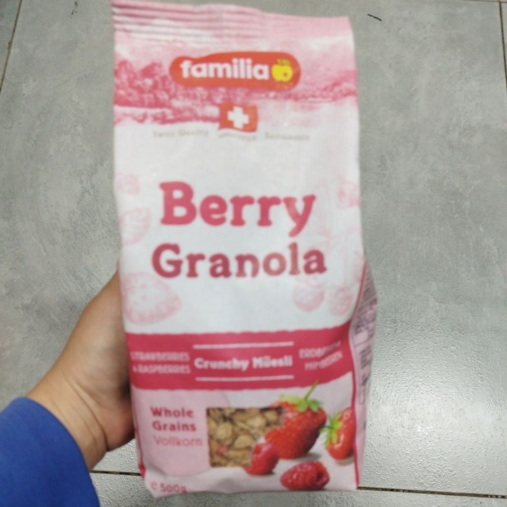 Sereal Familia Berry Granola rasa Strawberry 500Gram