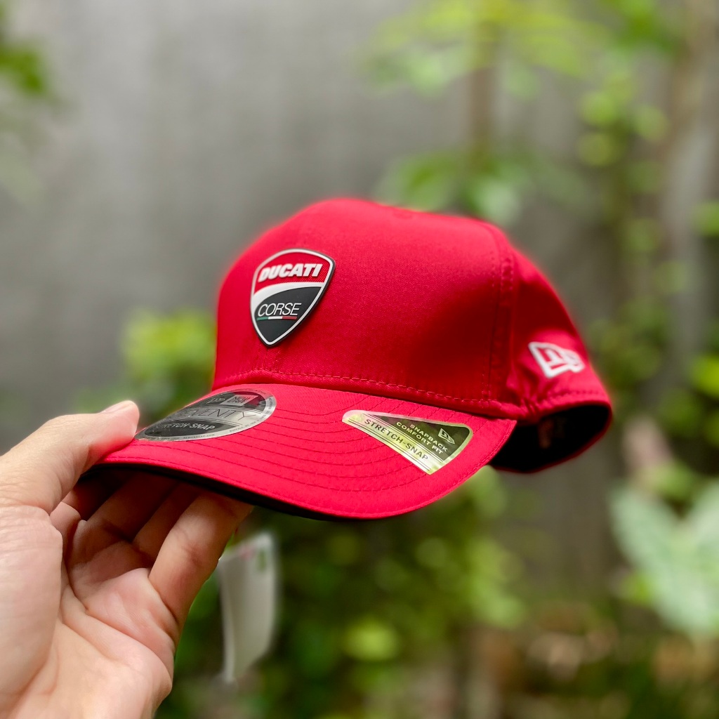 Topi Ducati Motor Logo Core Red 9SEVENTY Stretch Snap Adjustable Cap, MotoGP Original NEW ERA – BRAN