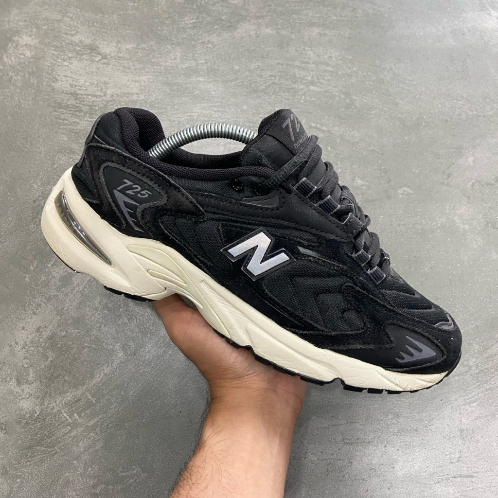 [Size 42.5] New Balance 725 Black Metallic Silver Second Kondisi Mulus Nominus. Harga Barunya 3.5 Ju
