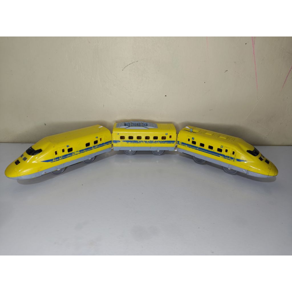 Kereta Shinkasen Takara Tomy Elektrik On