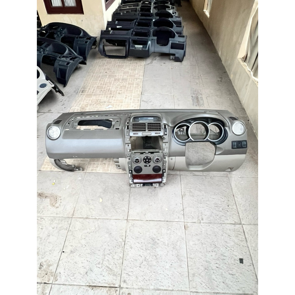 DASBOARD DASBOR TIPE TIP UNIVERSAL MOBIL SUZUKI GRAND GREND VITARA ORIGINAL ASLI BAWAAN MOBIL KONDIS