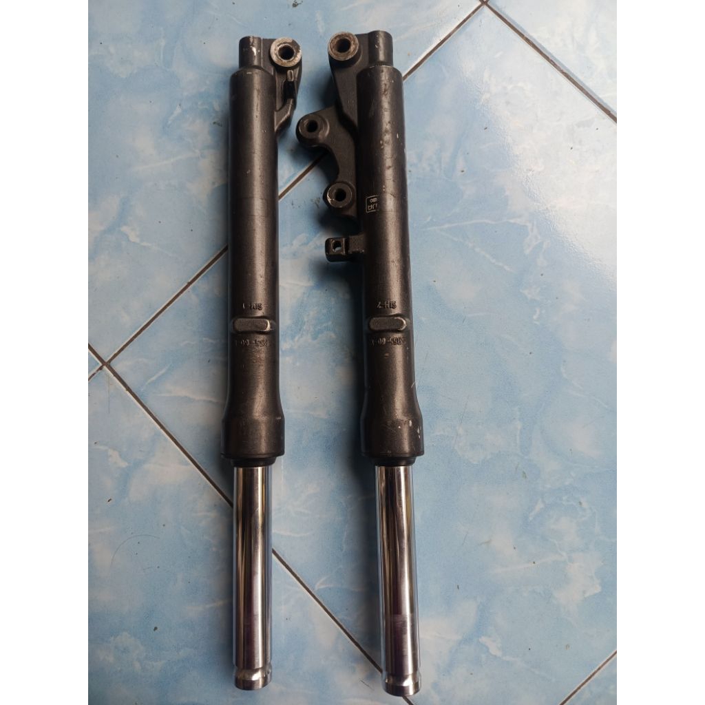 peredam kejut shock depan Suzuki spin shock depan Suzuki spin original sokbeker depan Suzuki spin so