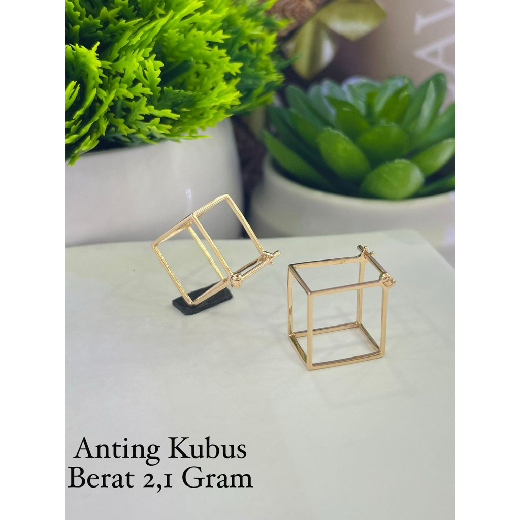anting kubus emas kadar 750% / 18,17k