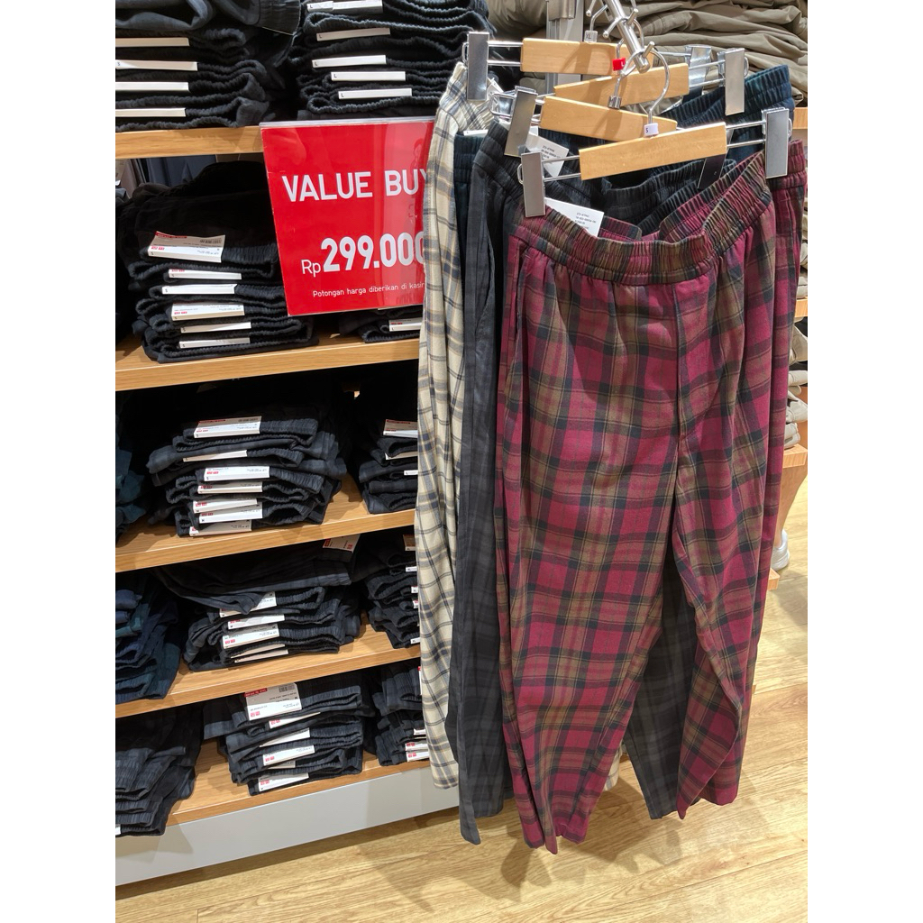 UNIQLO CELANA ANGKLE PRIA/WANITA