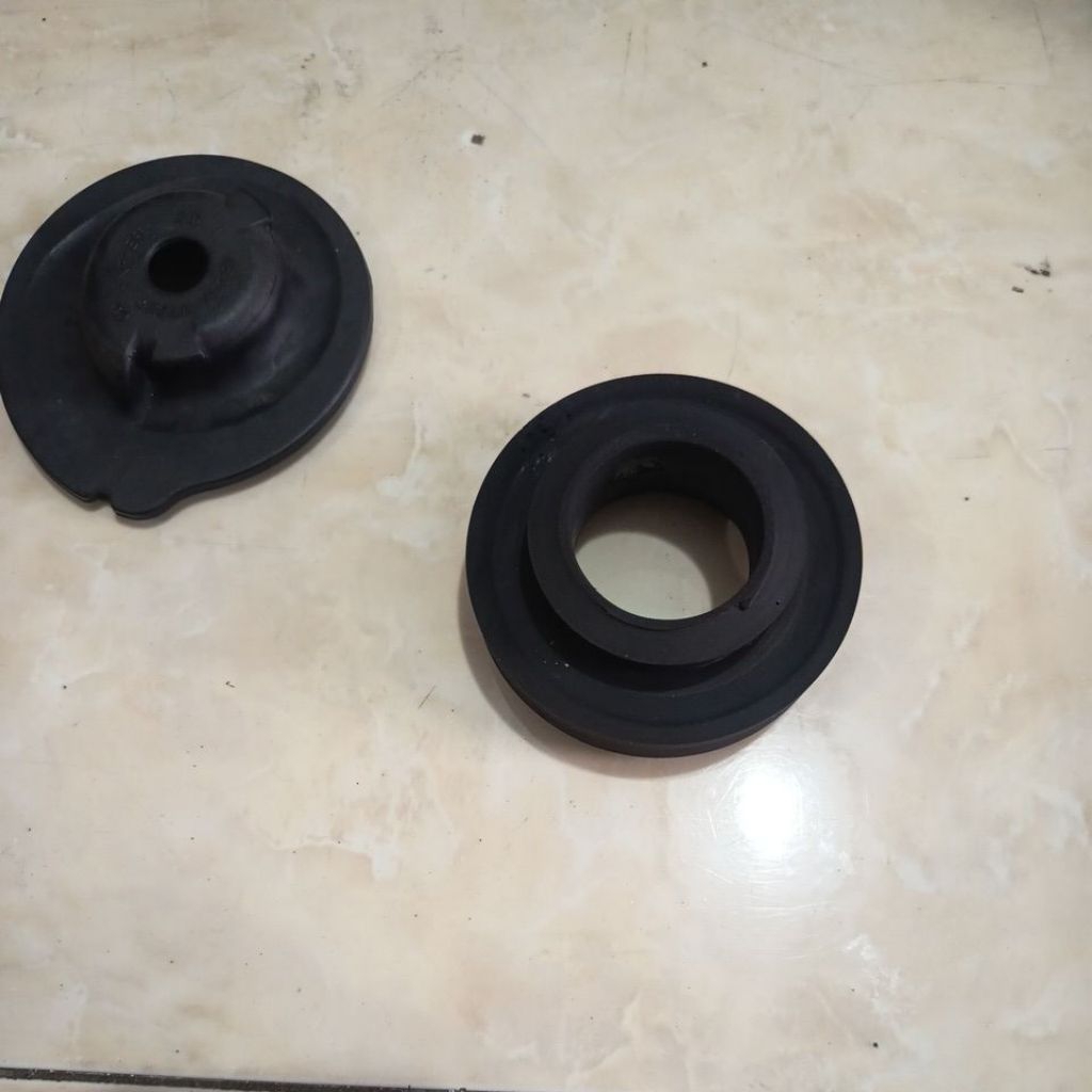 karet bantalan per belakang atas inova zenix