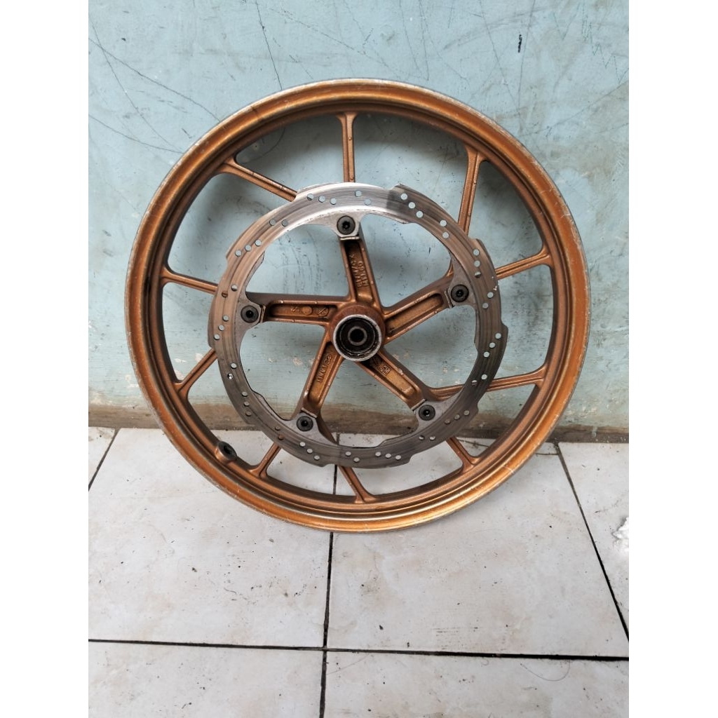 velg DEPAN satria Fu injeksi original copotan. velg Suzuki satria Fu 150 fi original second