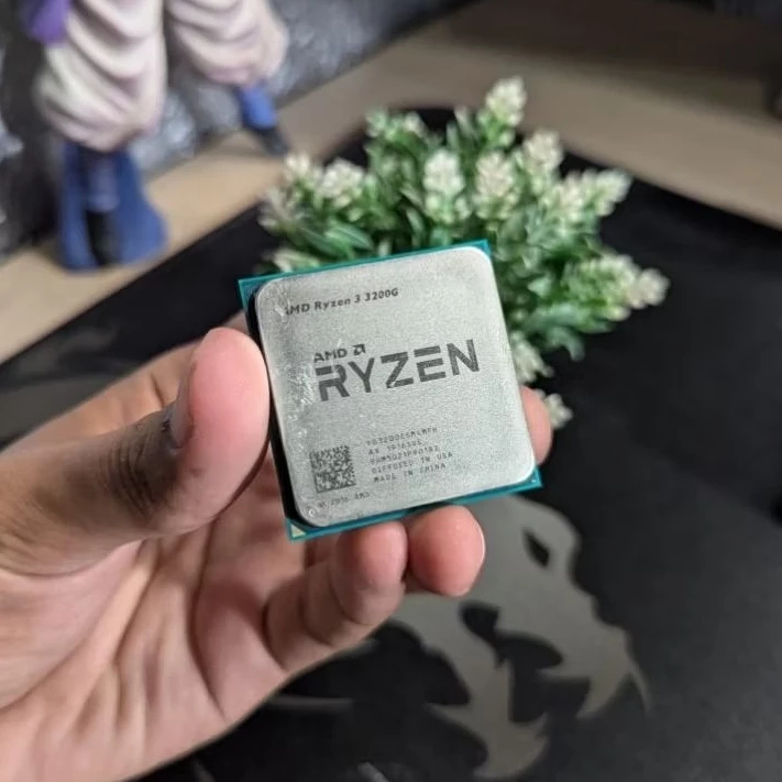 AMD Ryzen 3 3200G Processor Socket AM4 Quad-Core 3.6GHz (Bekas Eks Warnet)