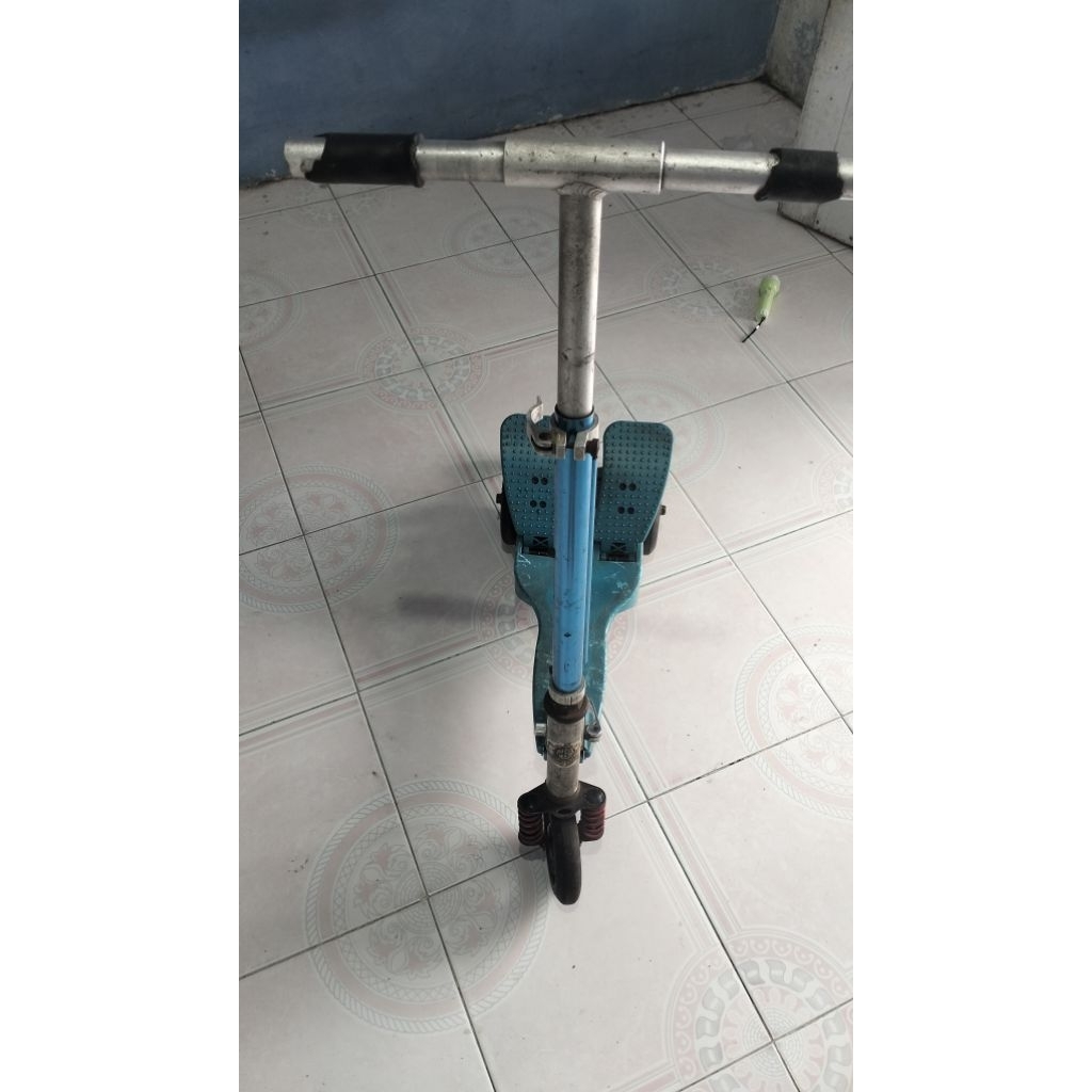 Skuter pedal roda 3 anak bekas normal