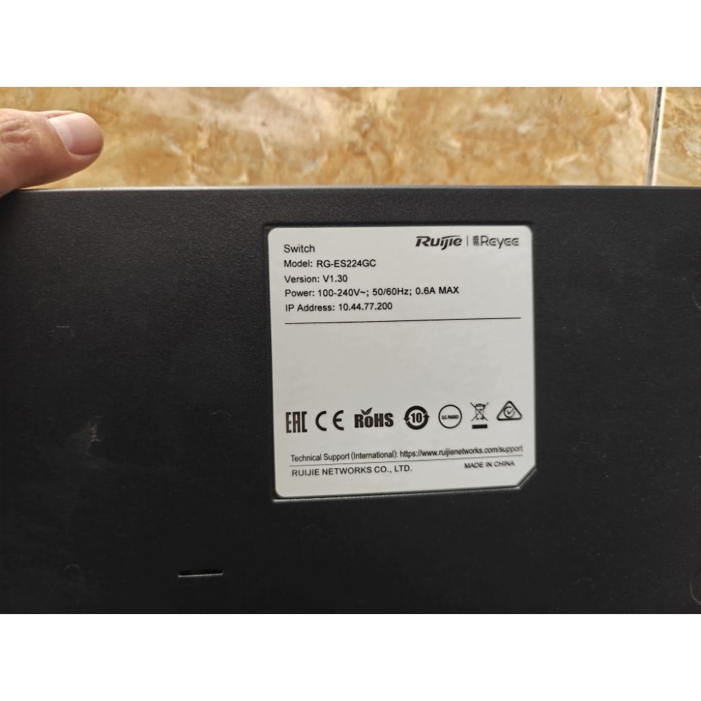 Switch Ruijie RG-ES224GC bekas normal