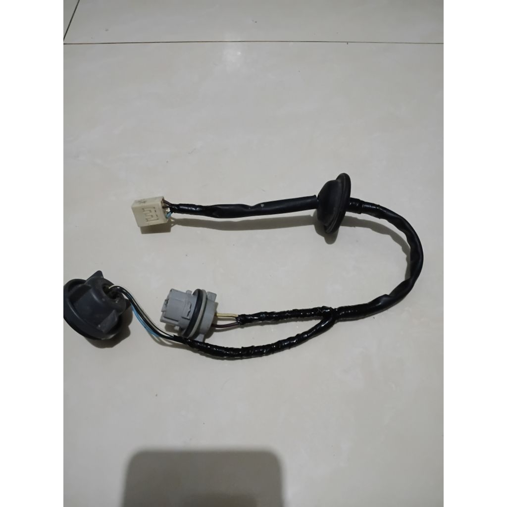 kabel soket lampu stoplamp mobil Rush Terios LED tahun 2018-2023 original