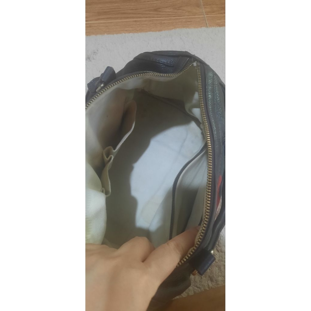 Gucci kulit sling bag wanita