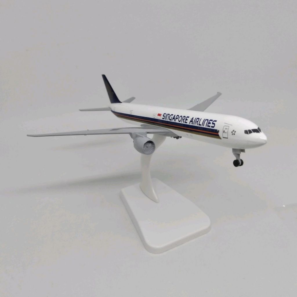 Diecast Pesawat AirBus A350 Singapore Airlines 99% Metal Aircraft Model