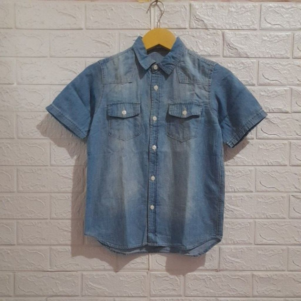 Kemeja denim anak GU size 140/LD 84 P 59