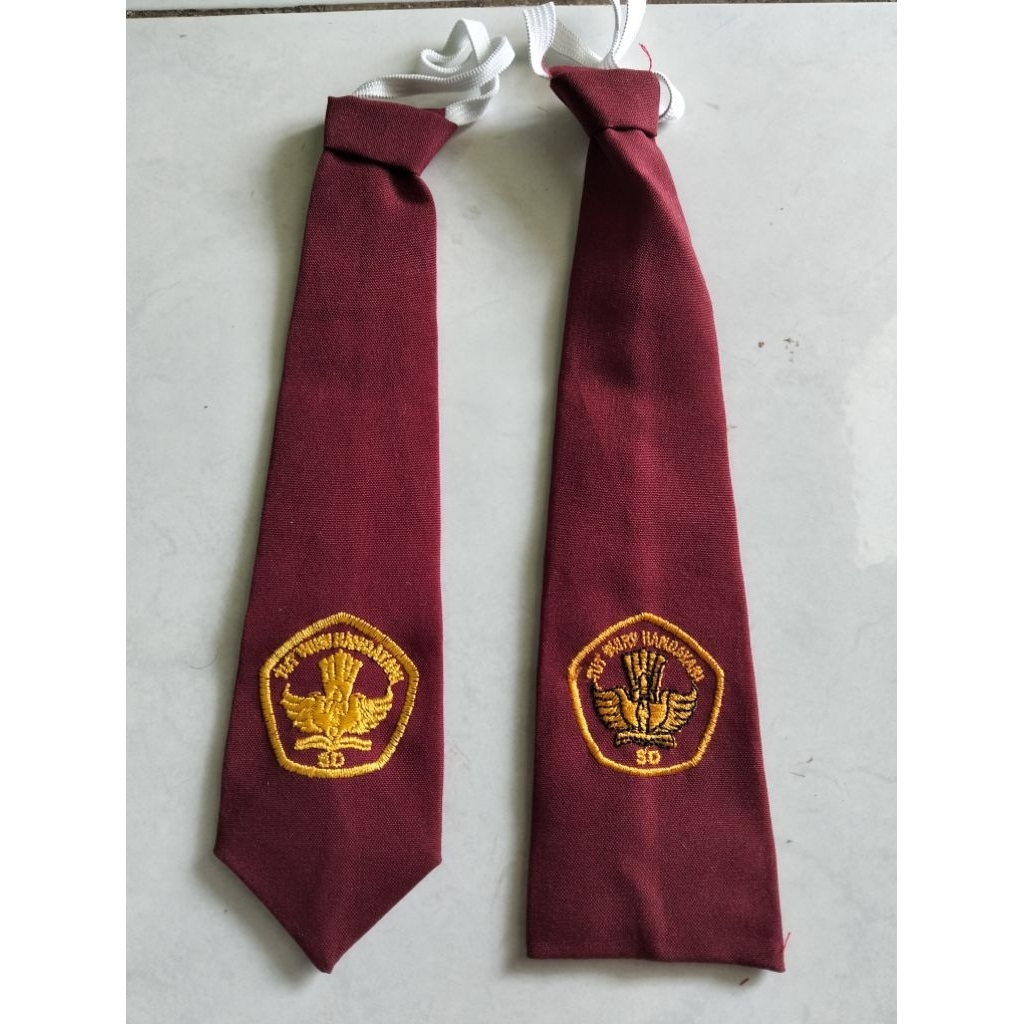 Dasi SD bordir logo tutwuri kuning dasi SD pemakaian lingkaran karet dasi SD bordir kuning