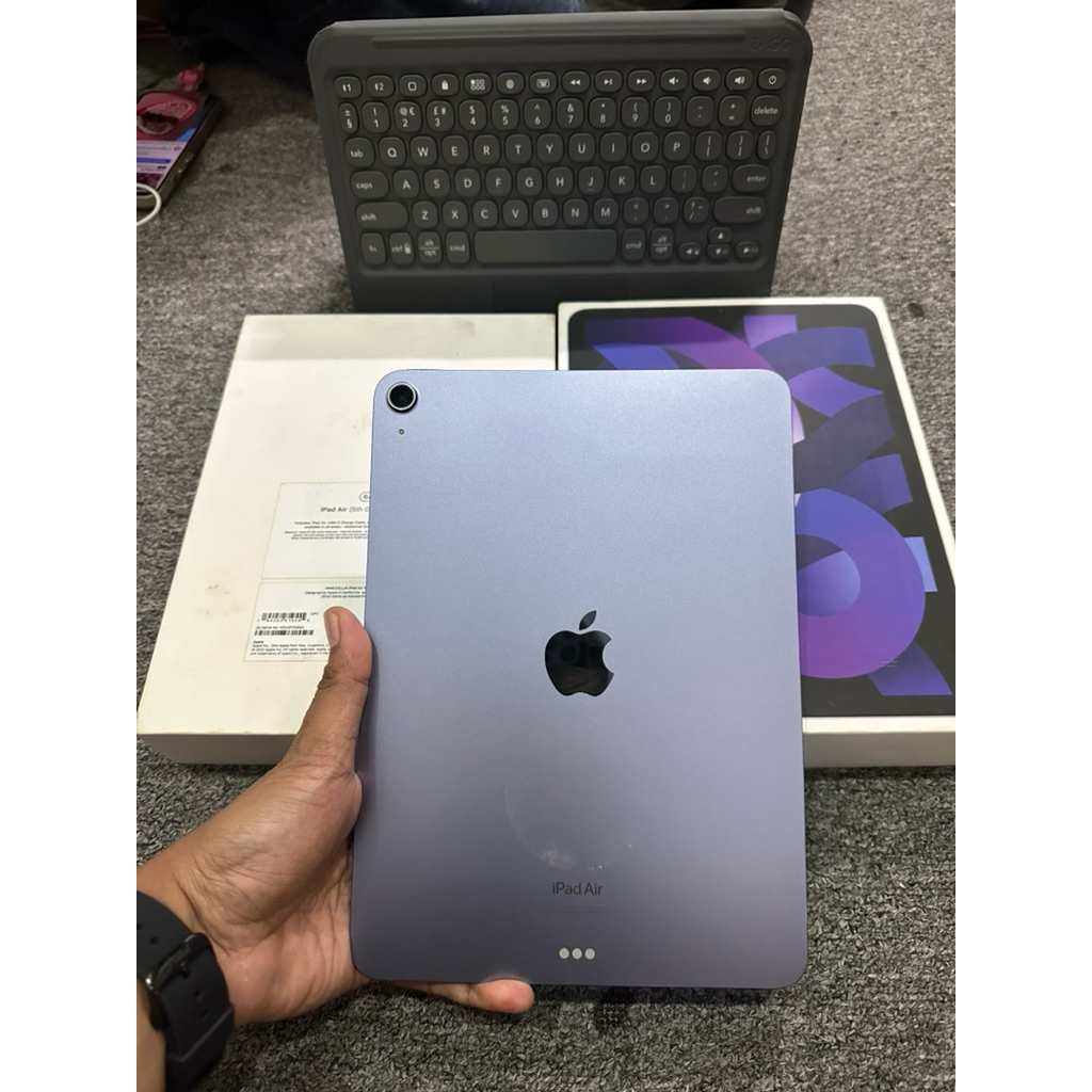 ipad Air gen 5 64gb inter wifi only free keyboard