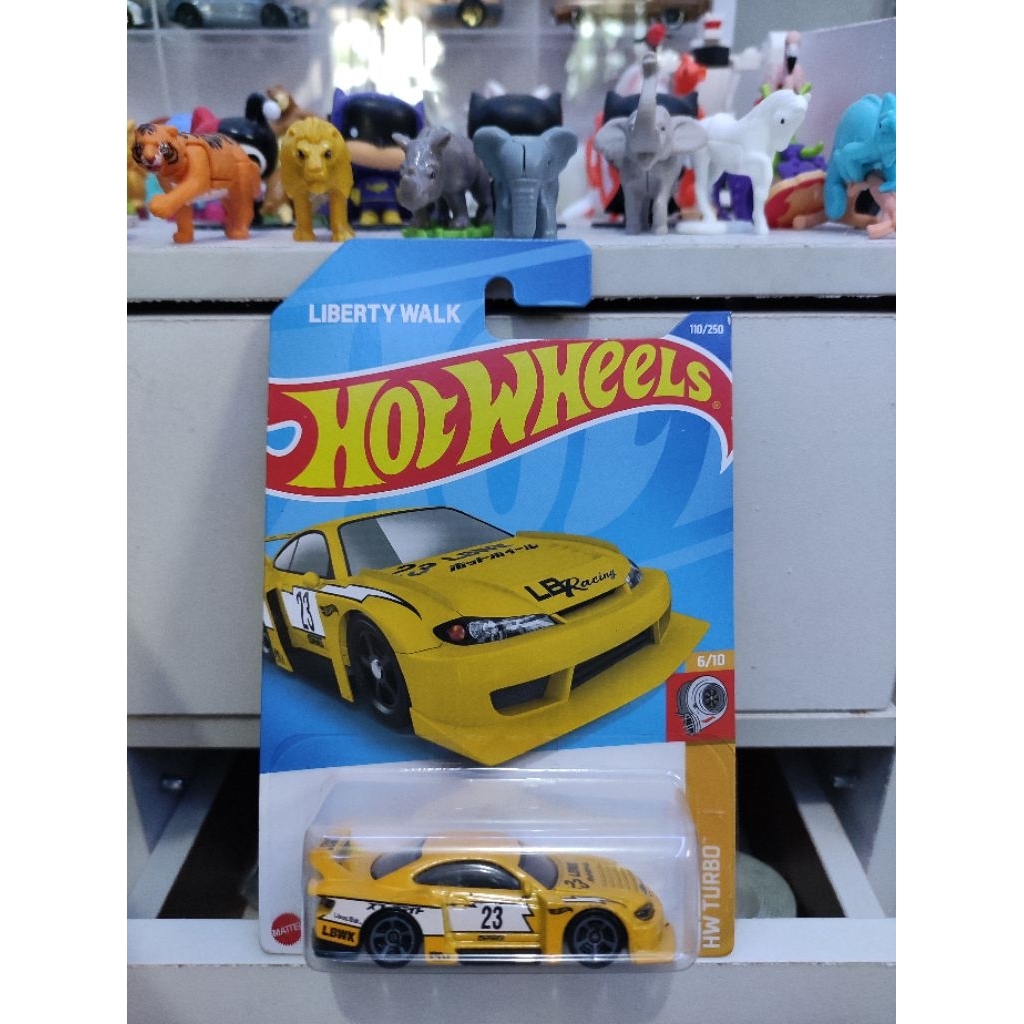 Hot wheels LBWK - Nissan Silvia Silhouette (S15) Kuning